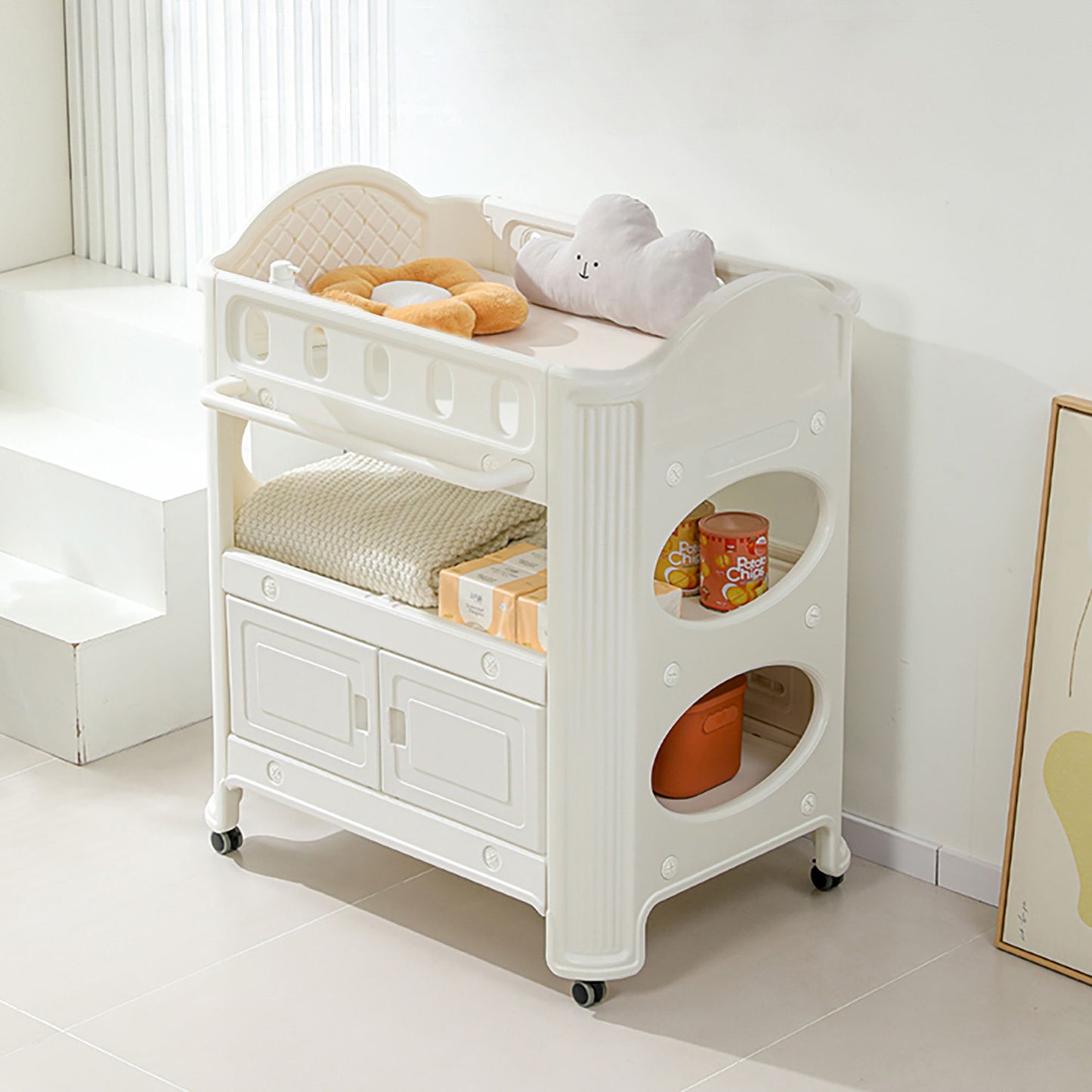 Eco Friendly Hdpe Baby Diaper Changing Table With Removable Safety Belt And Easy Clean Surface - White
